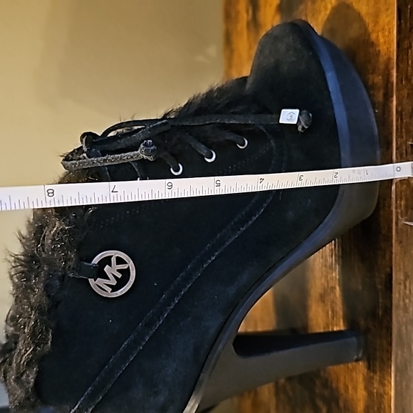 Michael Kors women black suede platform boots with faux fur trim - Picture 7 of 7